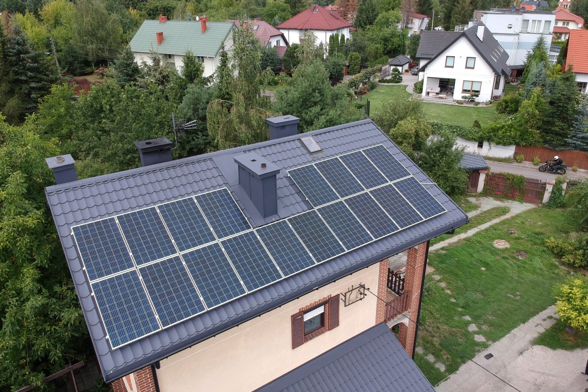 sun energy solutions - instalacja solarna na domu jednorodzinnym